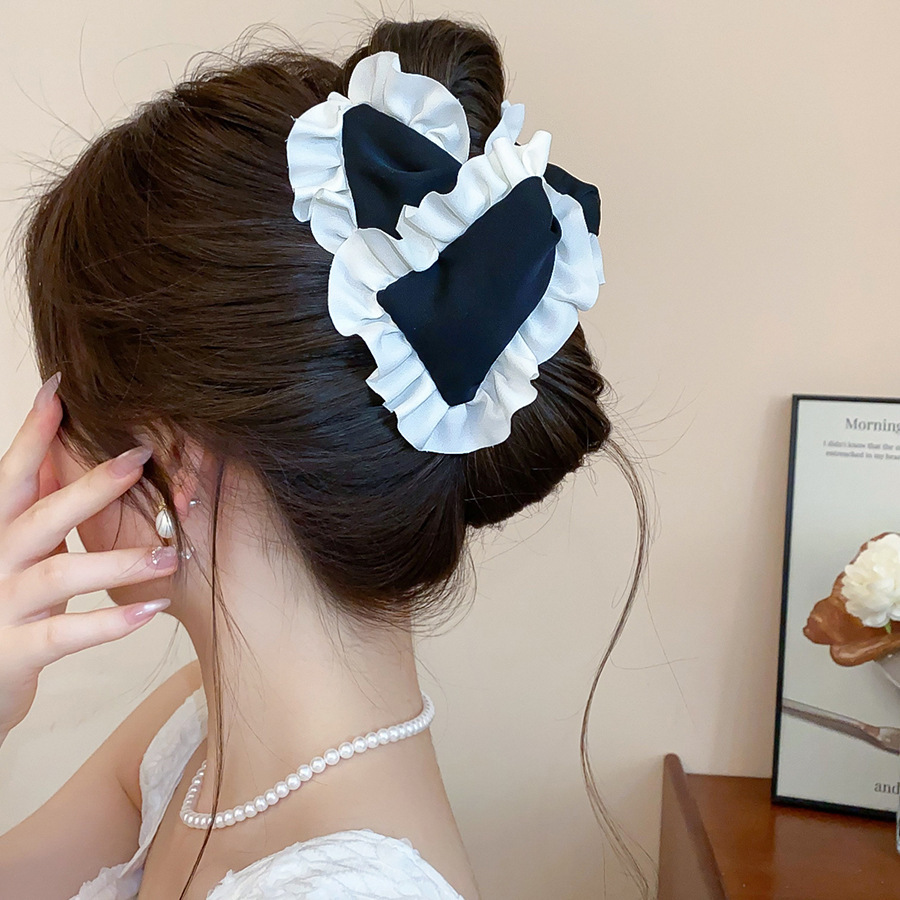 79#Gripper - black and white