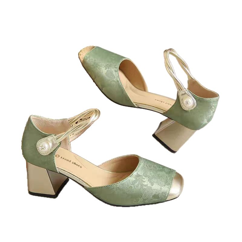 Nicho de moda casual temperamento simple estilo coreano verano 2026 nueva moda versátil tacones gruesos sandalias resistentes al desgaste