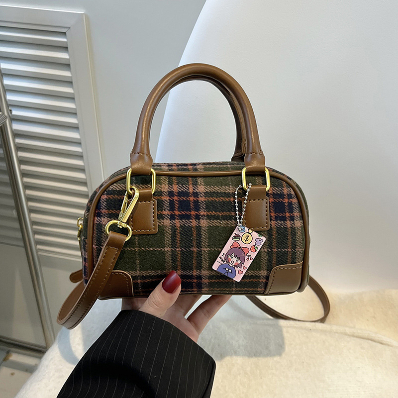 Borsa alla moda francese 2023 nuova borsa da donna a tracolla con celebrità in Internet di nicchia a spalla singola temperamento scozzese invernale_voghion.com