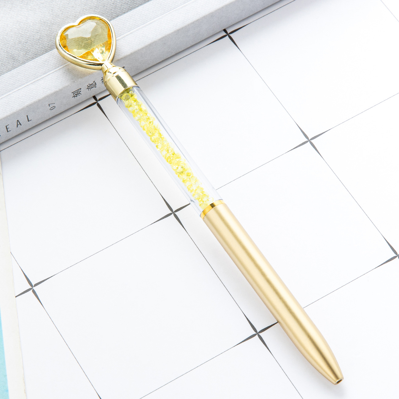 Bolígrafo de plástico amor al por mayor imprimible logotipo hotel publicidad bolígrafo de regalo creativo bolígrafo de cristal multicolor