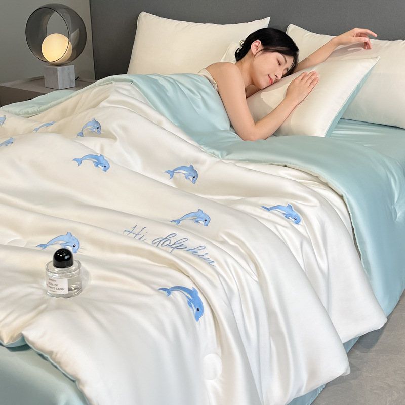 Seda de hielo lavada Edredón de verano Edredón de aire acondicionado Dormitorio individual Edredón fresco de verano Juego de cuatro piezas Edredón de verano lavable a máquina