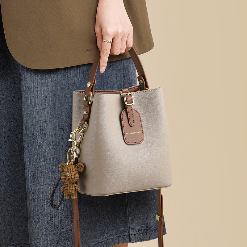 Women's Bucket Bag 2026 New Spring/Summer Genuine Leather Handbag Luxury Contrast Color Commuter Shoulder Bag