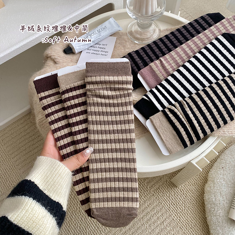 Otoño y invierno, cordillera y cordillera, calcetines de invierno retro, calcetines de invierno gruesas y cálidas de moda coreana