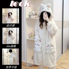 吉伊卡わぁ冬の新型の厚いベルベットのパジャマアニメのかわいい風の長いサンゴのベルベットのパジャマの女性の家の服