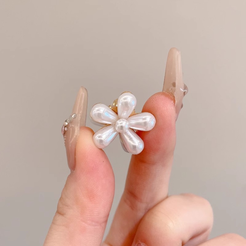 Perla de alta sensación de diamante de agarre para mujeres 2025, nuevo tipo de cabeza trasera, abrazadera de cabello, tocado, abrazadera de cabello pequeña