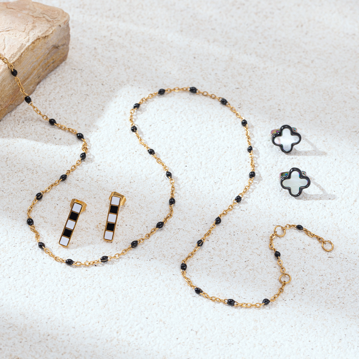 Collar de acero inoxidable para mujeres no se desvanece, conjunto de joyas universales, ventas calientes transfronterizas para mujeres no se desvanecen