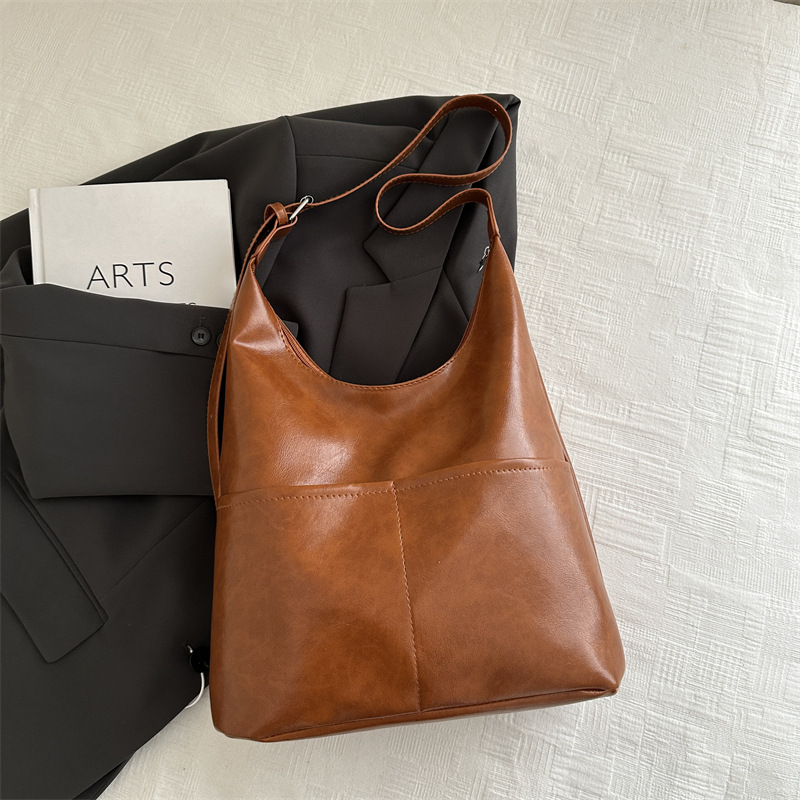 El nuevo diseño de moda de invierno 2024 este año popular bolso de hombro suave bolso de moda personalidad simple bolso de mujer