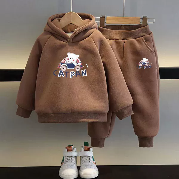 Colored sweatshirt, fleece trousers