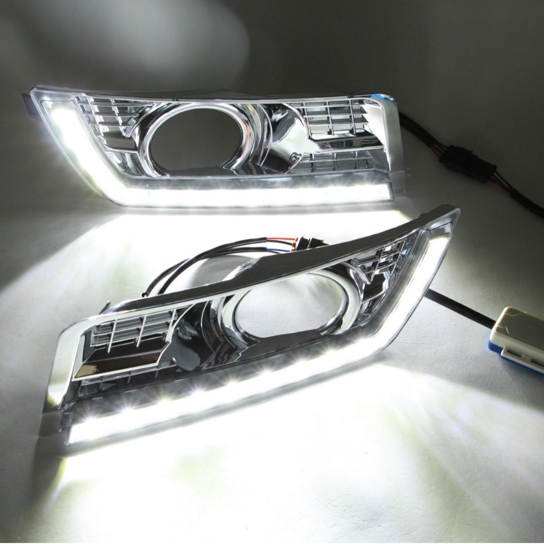 Adecuado para Cadillac SRX luz diurna galvanoplastia tipo L con dirección diurna Luz de marcha coche especial Luz de niebla