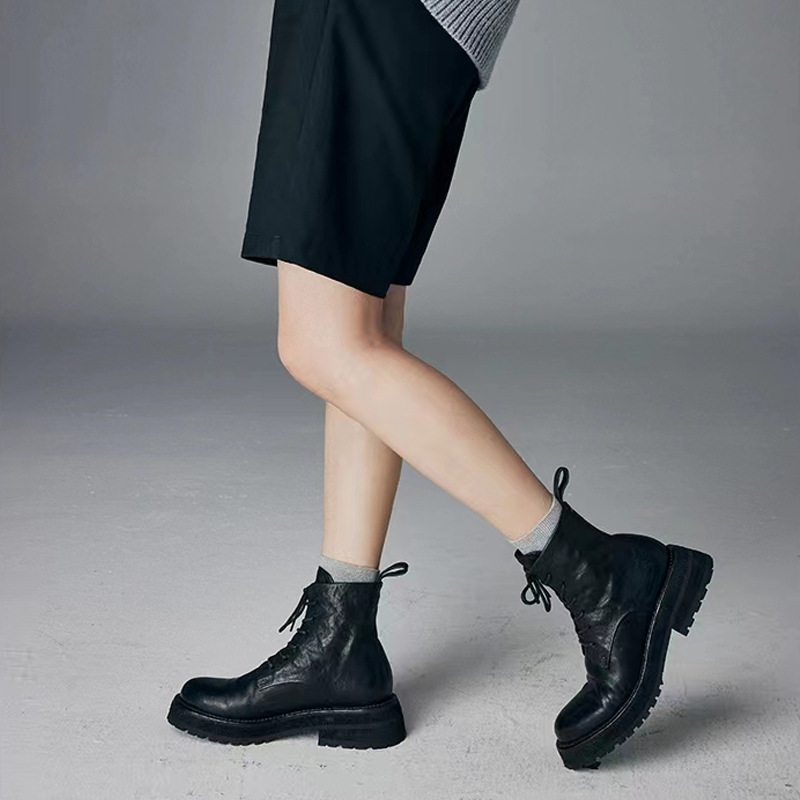 Uva mamá mismo estilo otoño e invierno nuevas botas cortas lavadas encogen cuero de caballo punta redonda estilo británico con cordones de fondo grueso Martin botas para mujeres