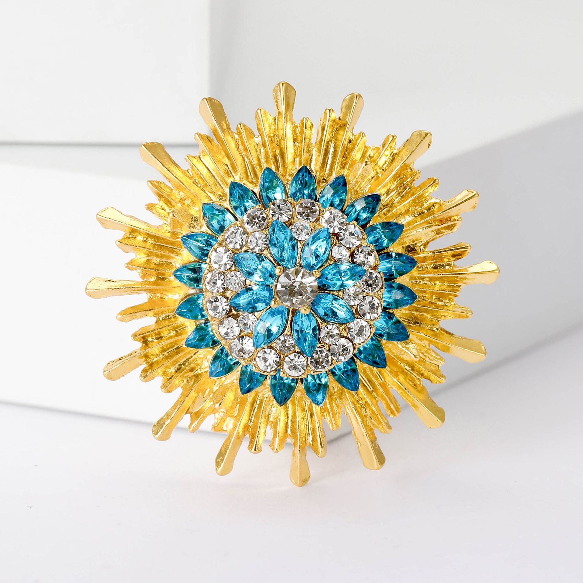 European and American Retro Gold-Edged Sapphire Sunflower Brooch French Elegant Elegant Versatile Corsage Brooch High-End