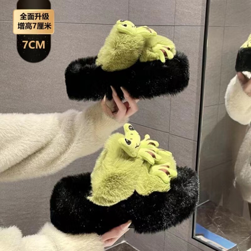 冬の新型綿は松餅の毛のスリッパを持っています。|undefined