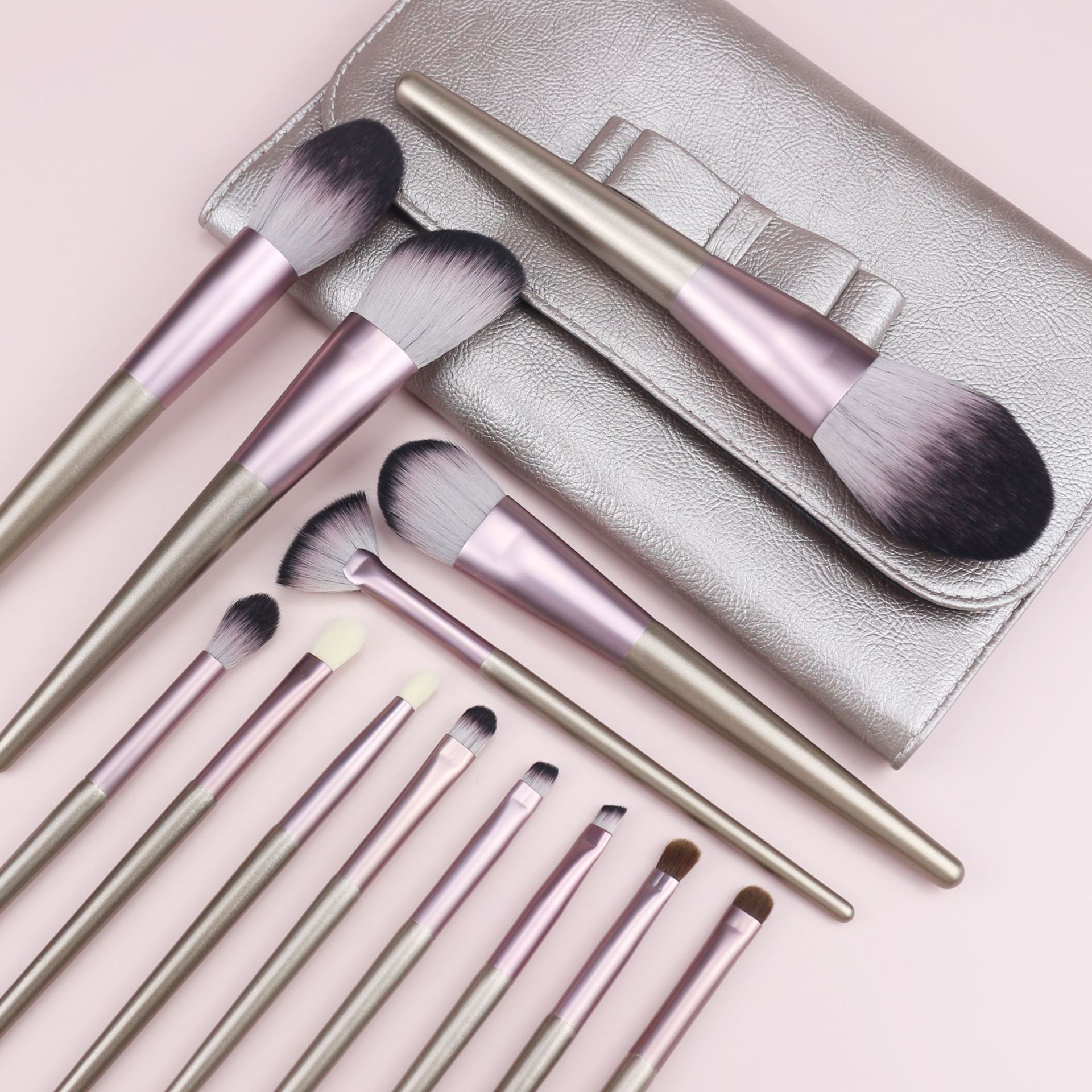 En stock 13 pequeño pudín pinceles de maquillaje traje Yu Meiren lila maquillaje conjunto refrescar mano herramientas de belleza conjunto completo