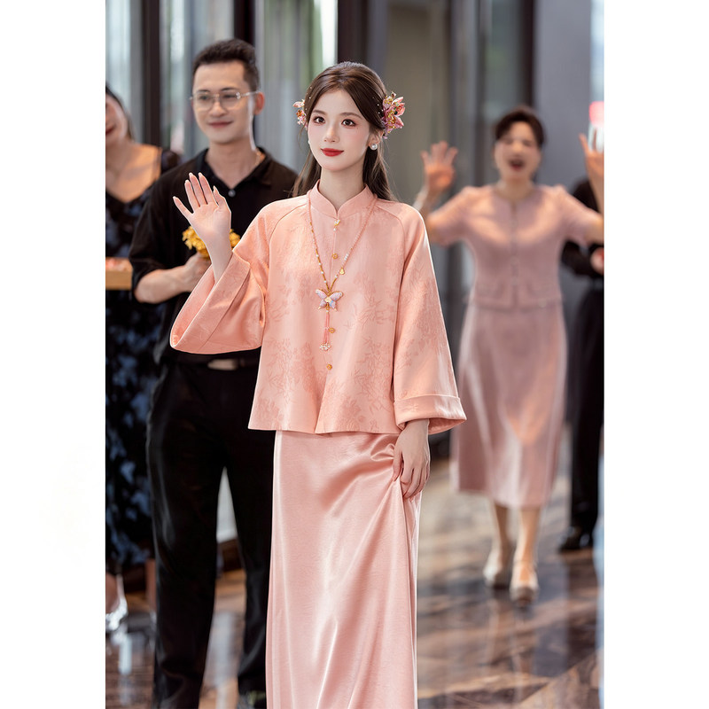Pink wedding dress in new Chinese style, high-end bride's engagement party evening gown, ultra-fairy bridal robe dress Pink wedding dress in new Chinese style, high-end bride's engagement party evening gown, ultra-fairy bridal robe dress