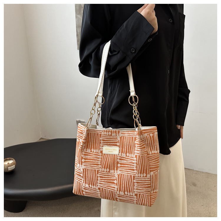 Großes Fassungsvermögen aus Canvas für Damen 2024, neue lässige Einkaufstasche für den Weg zur Arbeit, vielseitige Umhängetasche im Lazy-Style_voghion.com