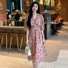 法式气质红色波点V领连衣裙女2025夏季高级感灯笼袖显瘦中长款裙