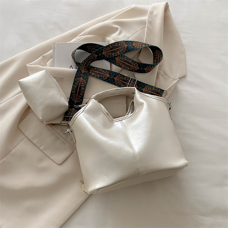 Borsa a tracolla grande e versatile stile tote bag elegante_voghion.com