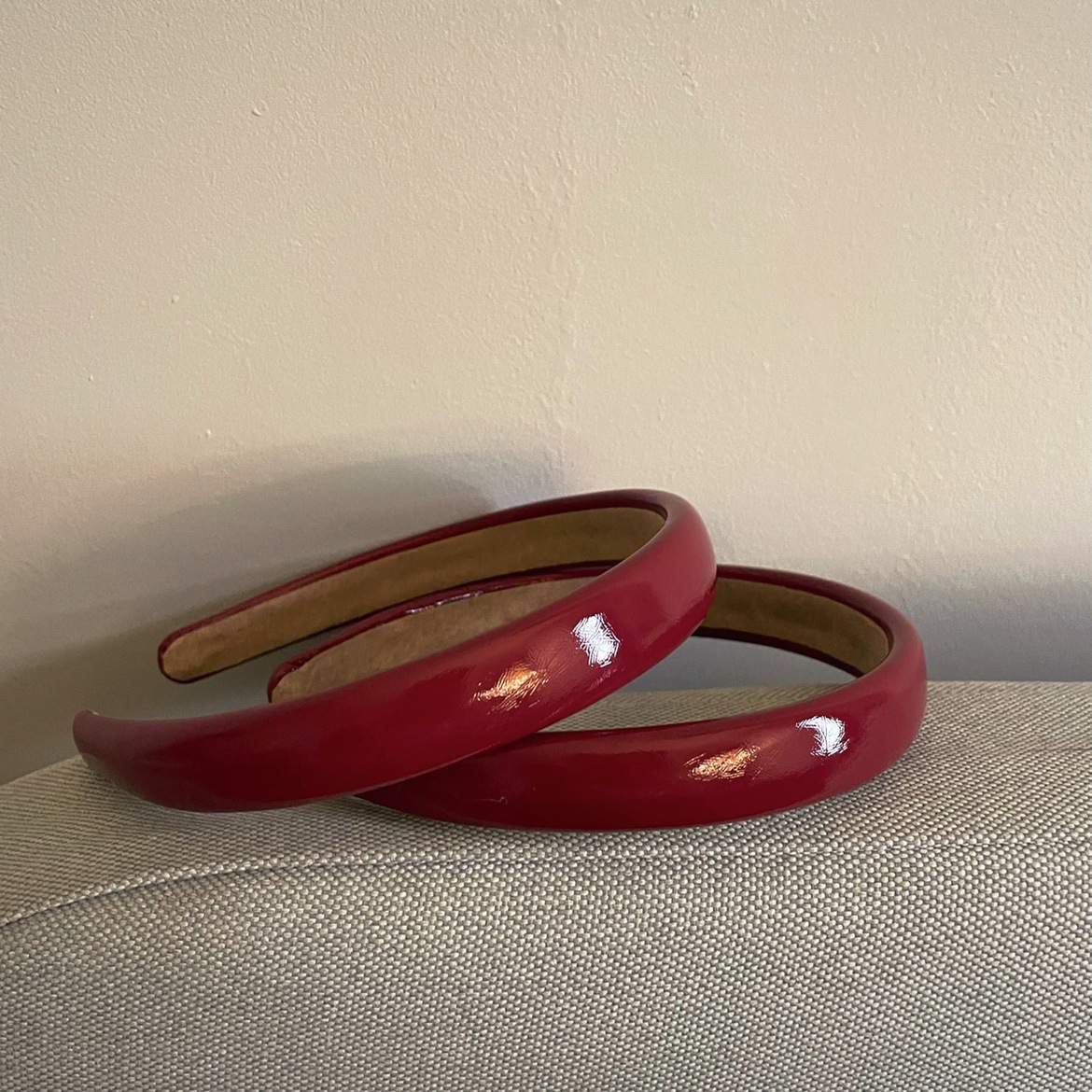 White King ~ patent leather red high saturation leather surface wine red Western style high-grade hair band female birth year hair accessories_voghion.com