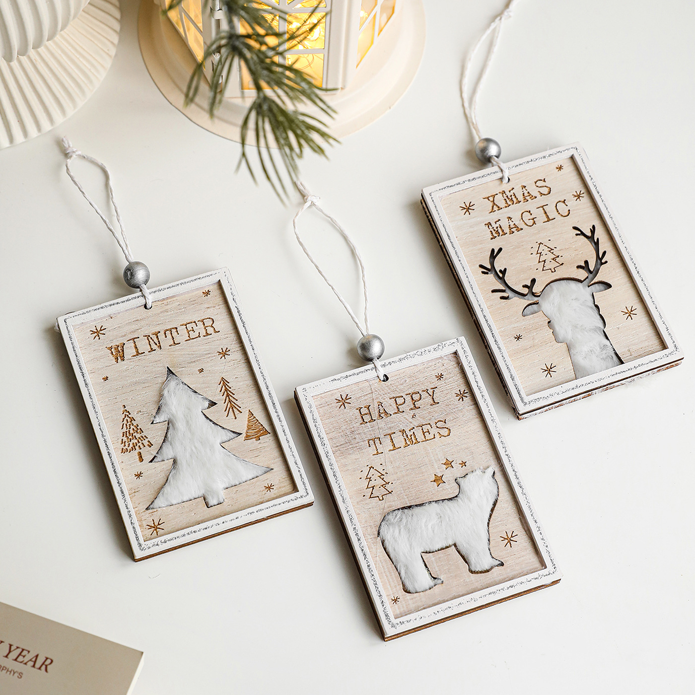 Nuevos colgantes de madera de madera hueco de peluche cuadrado impresión decoración de árbol de Navidad colgantes diseño de escena de alce
