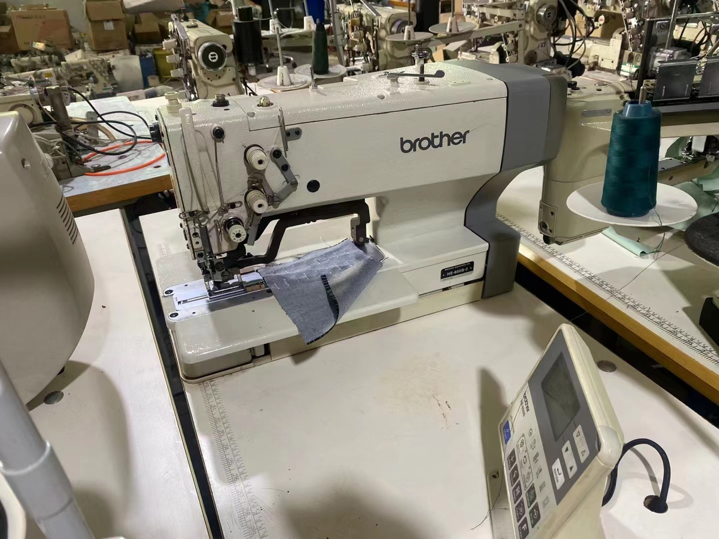 Al por mayor hermano japonés hermanos HE800C máquina de ojo recto máquina de coser industrial