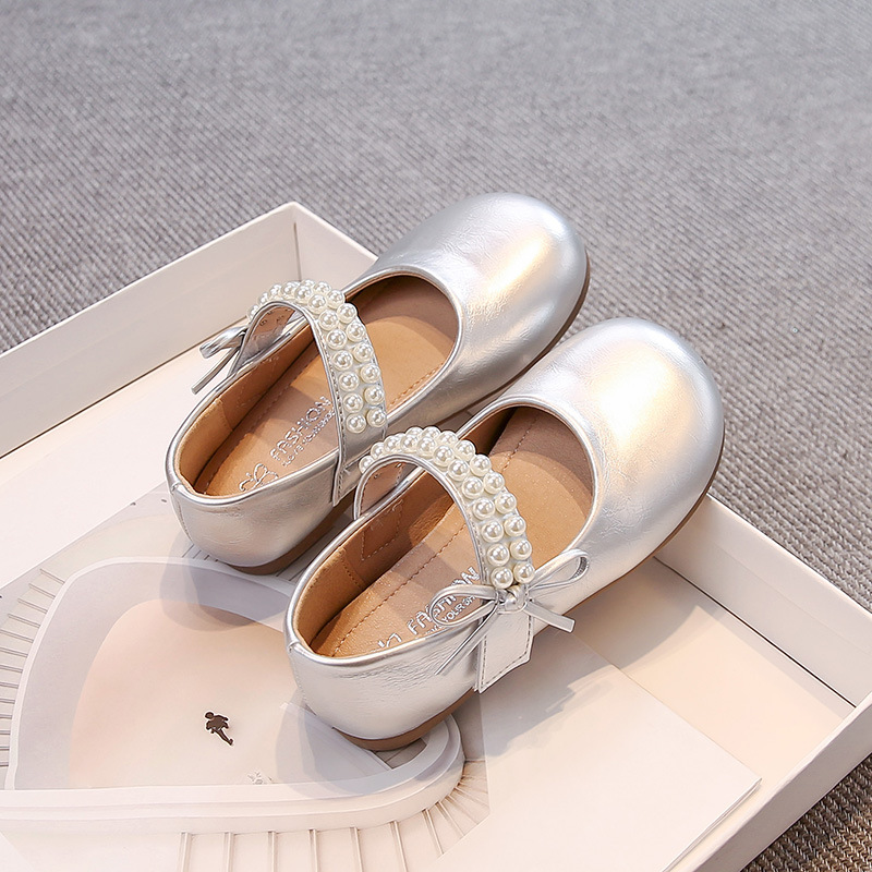 Niñas Mary Zapatos de cuero 2025 nuevos niños primavera y otoño arco suave zapatos de perlas de estilo extranjero zapatos de princesa image 3