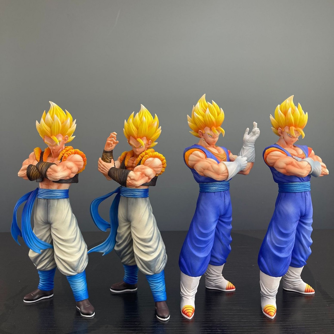 Dos cabezas esculpidas Guita Posición de pecho Gogeta