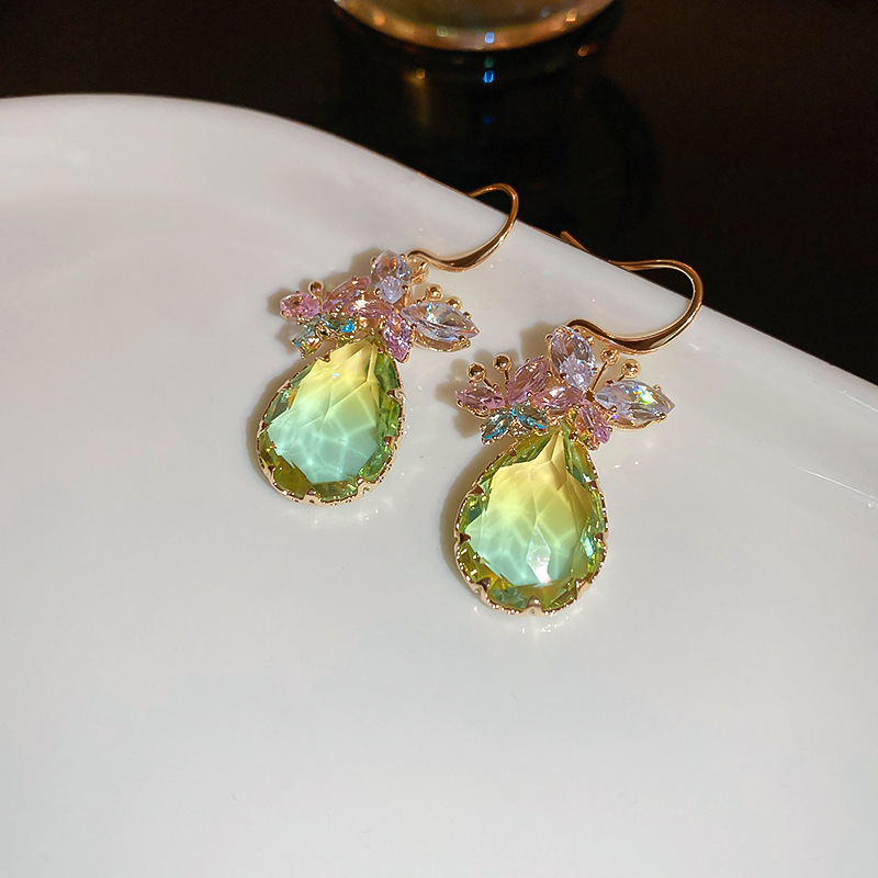 Temperamento de pendientes verdes pendientes ligeros lujosos de alto nivel sensación de pendientes zircon flores joyas geométricas al por mayor fábrica