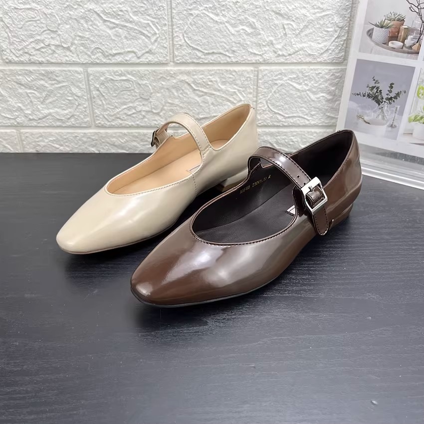 Minimalistic retro universal Mary Jane shoes low-cut with a strap…