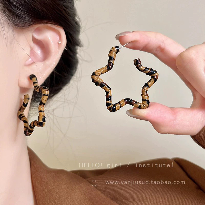 A2751 profundo leopardo grande - Millard estrella leopardo anillo grande pendientes