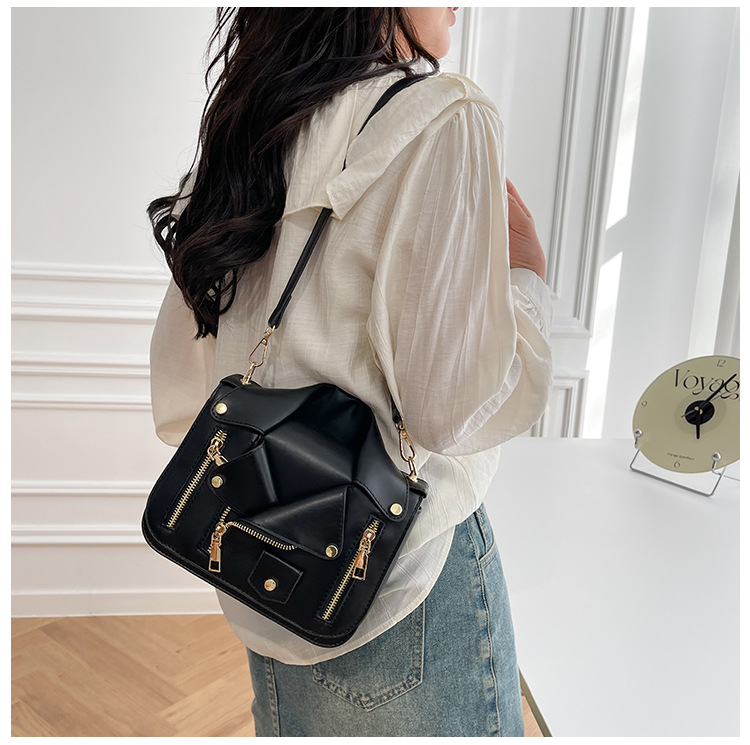 Women's Small Pu Leather Solid Color Basic Square Lock Clasp Crossbody Bag display picture 1