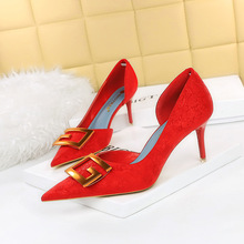 6168-A2 European and American fashion slim slim heel high heel shallow side hollow metal button decorative women's single shoes