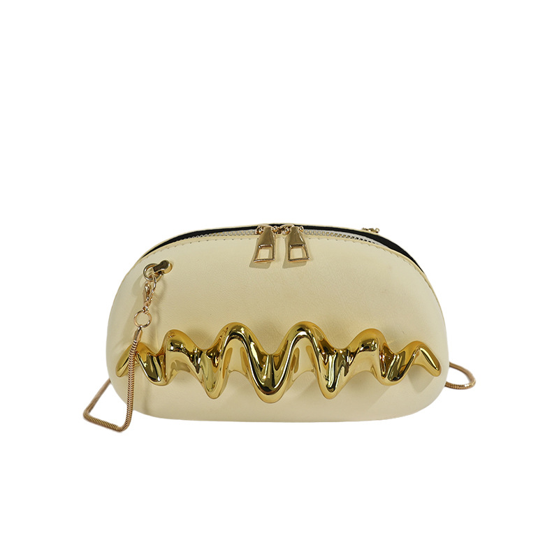 2026 nuevo bolso de cadena de metal decorado de moda simple onda mano agarrar bolso de cena de hombro mochila mujer