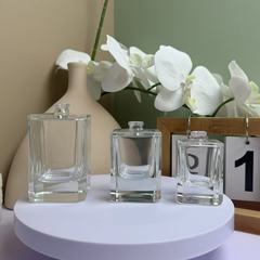バヨネットの簡単な長方形の香水瓶30ml 50ml 100mlはスプレーの顔の値の高い高級な香水の空の瓶を押します。