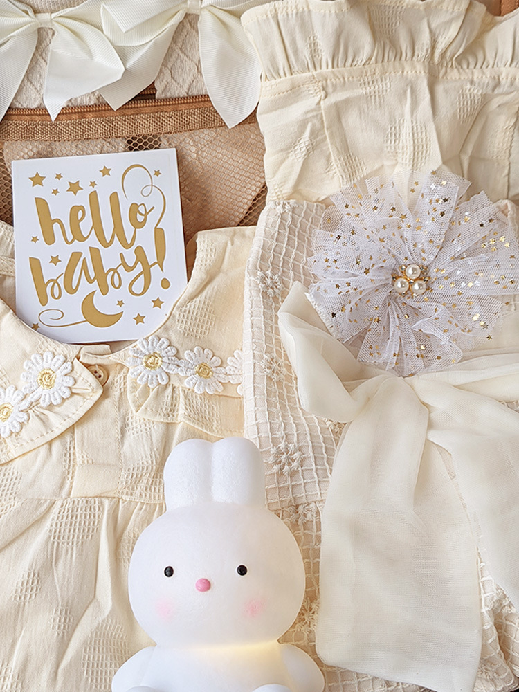 Caja de regalo del bebé recién nacido Ropa beige traje talla madera maleta cien días regalo artículos