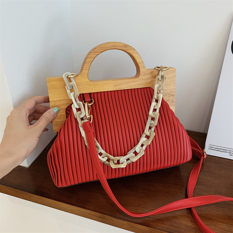 Autumn And Winter New Wooden Handle Fashion Chain Fold Striped Shoulder Simple Messenger Bag display picture 28