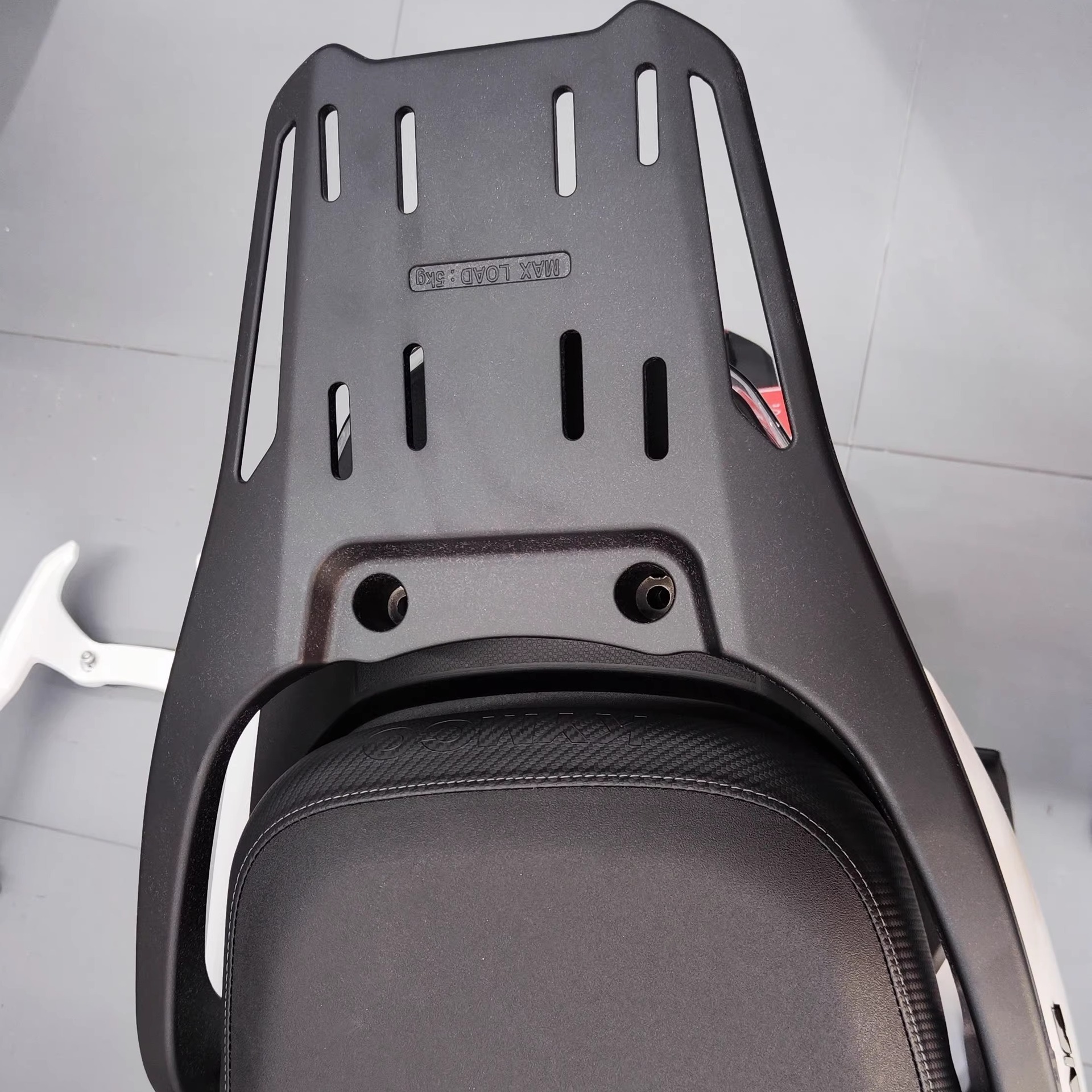 Aplicable a la motocicleta Guangyang ST250 fortalecer el estante trasero grueso del estante de cola del estante de entrega