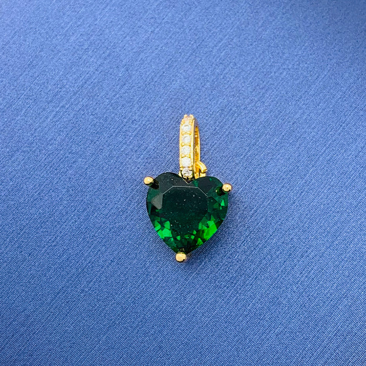 百種類のペンダントは心のままにファッションの経典を配合します。カップルの美しいペンダントは親友のアクセサリーを送ります。