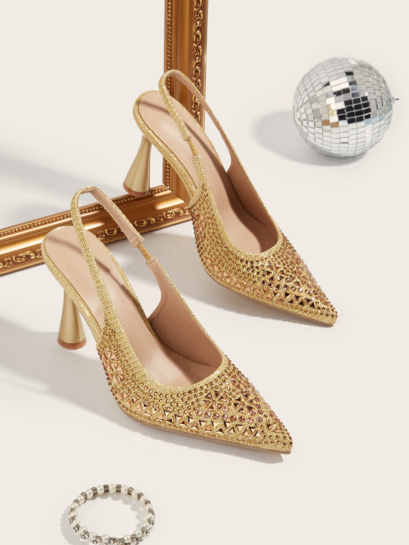 Comercio exterior tacones altos puntiagudos personalidad europea y americana sandalias de mujer sexy con zapatos de una sola palabra 2025