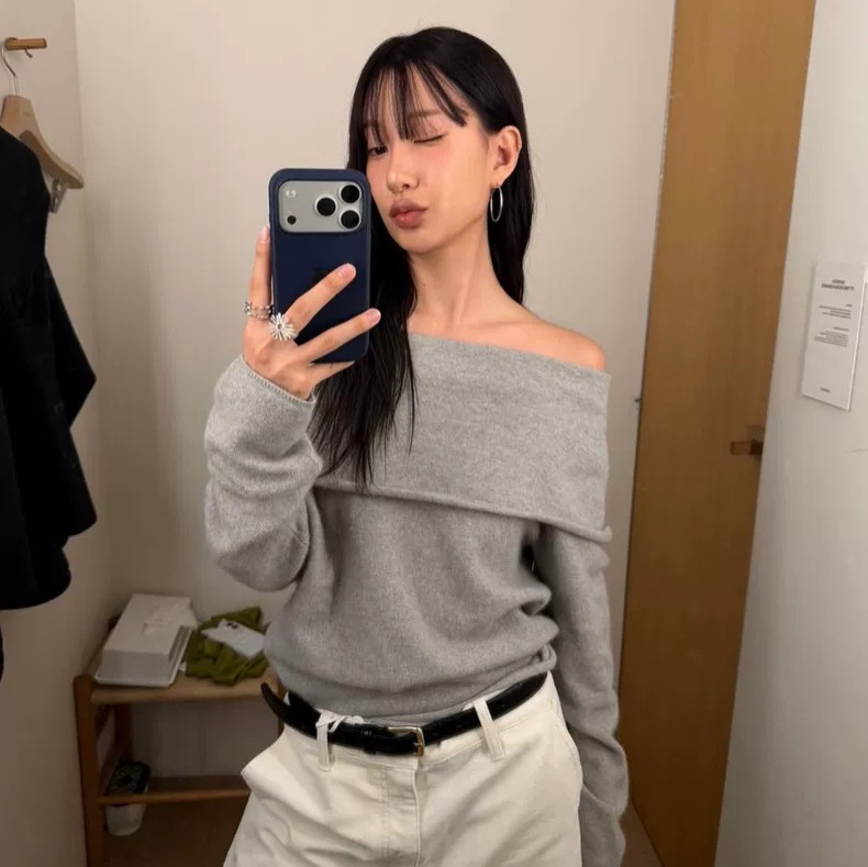 In Stock 2025 Winter New Korean Dongdaemun Mo*Oha Style Slimming Off-Shoulder Long-Sleeve Knit Top