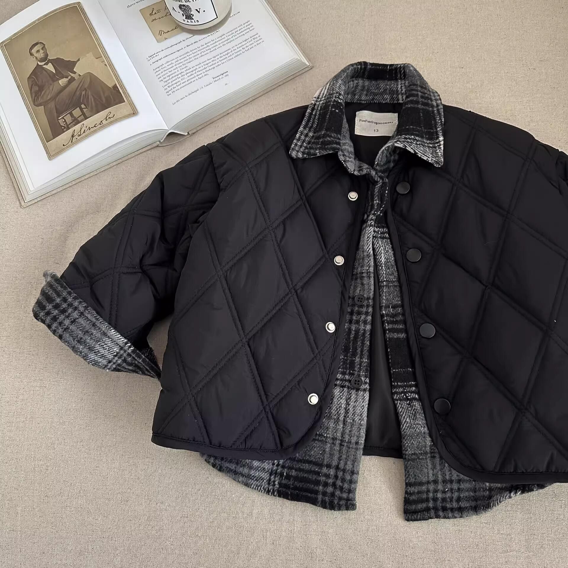 Xianning Seven Ropa para niños Tops falsos de dos piezas Chaqueta acolchada de plumón para niños Chaqueta acolchada de algodón para niños Chaqueta acolchada de invierno para niños