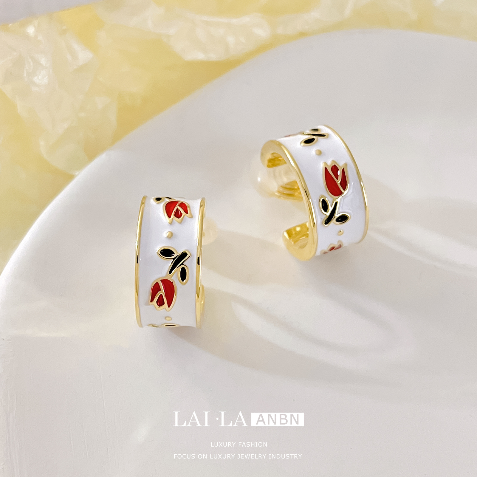 Mosquito bobina clip de oído de las mujeres retro aceite goteo tulipán semicírculo 2023 nuevos pendientes de moda al por mayor