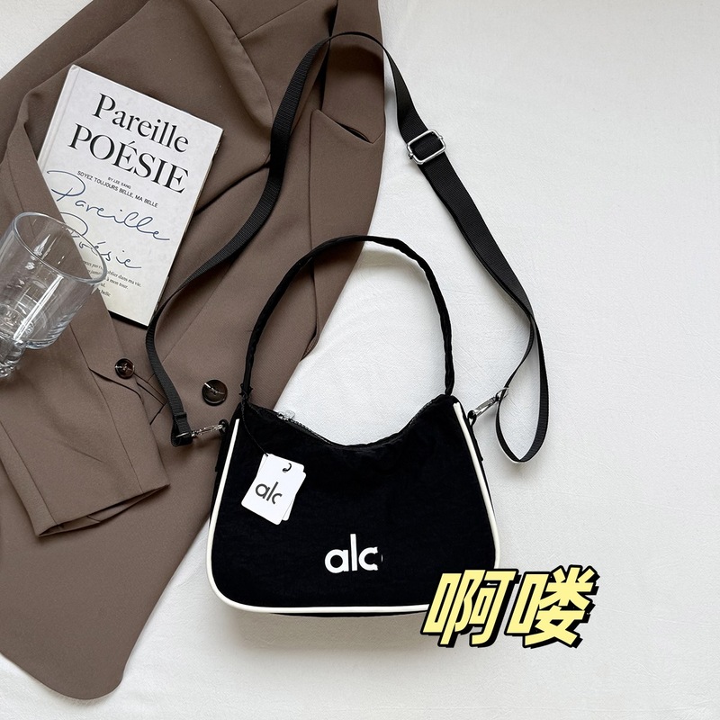 2025新款百搭休闲斜挎包饺子包学生出行轻便单肩包时尚日韩单肩包|undefined