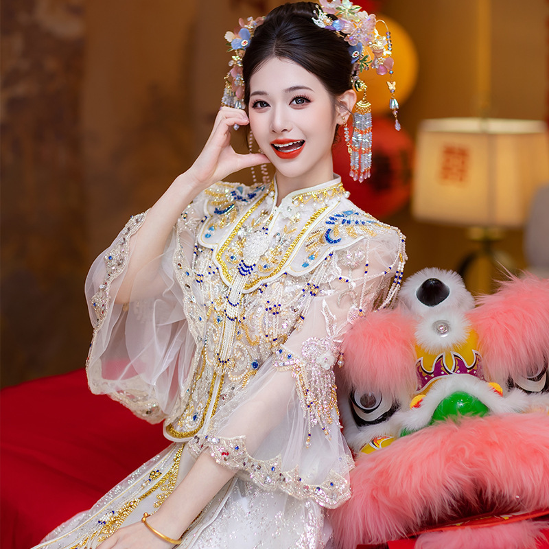 夏の結婚式の花嫁のウェディングドレス新しいシャンパンカラーの小さな香り秀和服薄い明るい色の新しい中国風のウェディングドレス|undefined