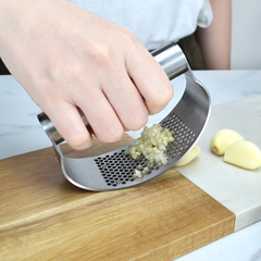 Stainless steel garlic press, garlic mortar and pestle for home, garlic mincer, garlic slicer, garlic ruber, garlic presser, ring-shaped garlic press