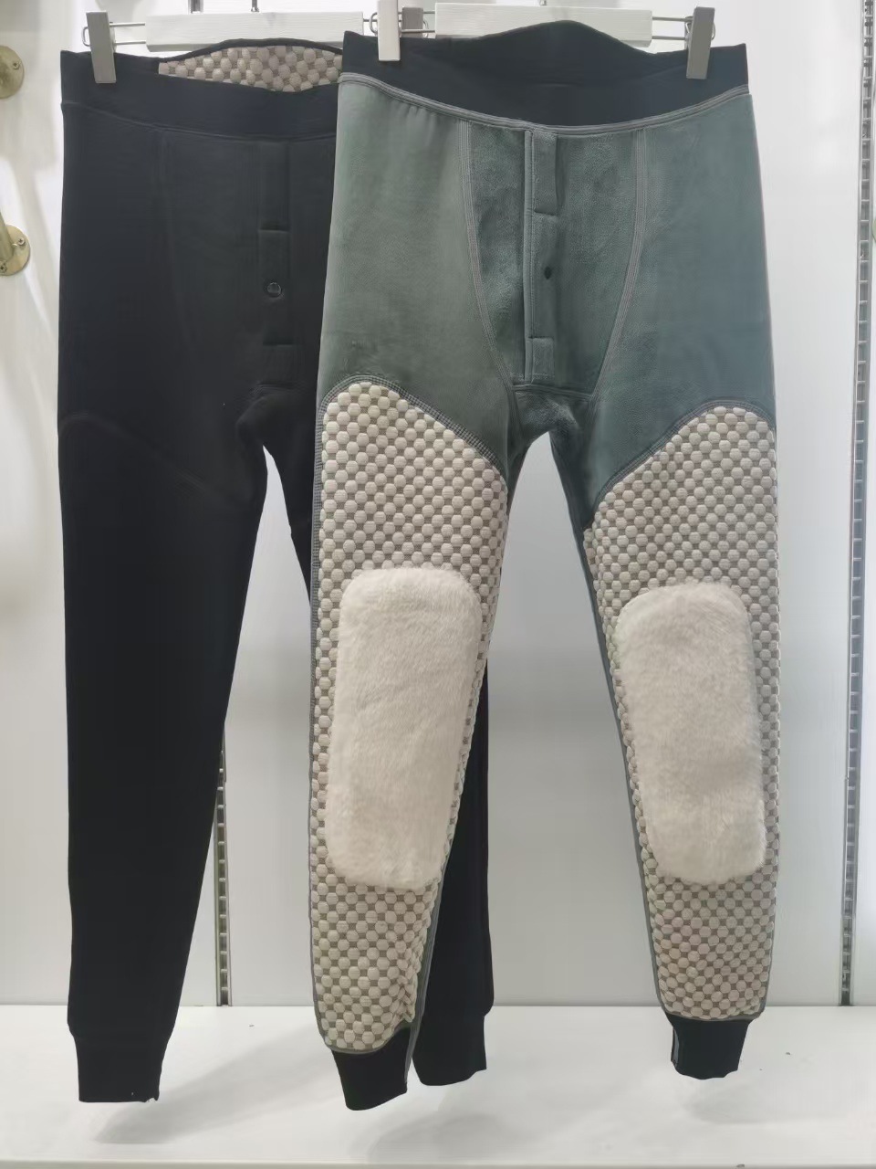 800グラムの爆発的な男性綿ズボンは冬に保温ズボンを厚くして、ズボンを履いて代発をサポートしています