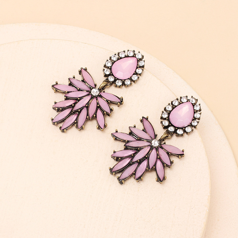 Fashion Acrylic Rhinestone Earrings Cross-border Cold Wind Design Temperament Pink Leaf Earrings display picture 7
