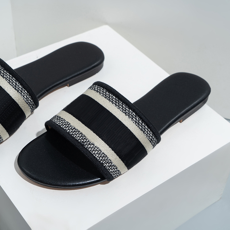 Designer's Fashionable Embroidered Flat Bottomed Women's Slippers Can Be Worn Externally, Women's Beach Sandals, Outdoor Versatile Shoes_voghion.com
