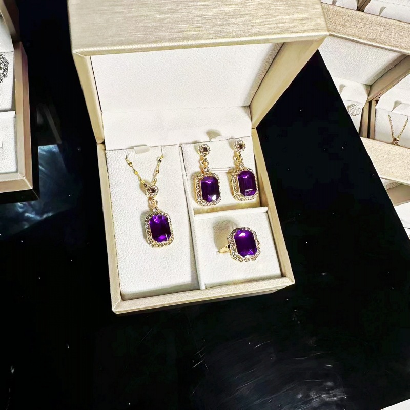 Grüne Anhänger Halskette Weibliche Sommer Nische Erweiterte Design Sinn Schlüsselbein Kette Licht Luxus Vielseitig Choker Ohrringe Set_voghion.com