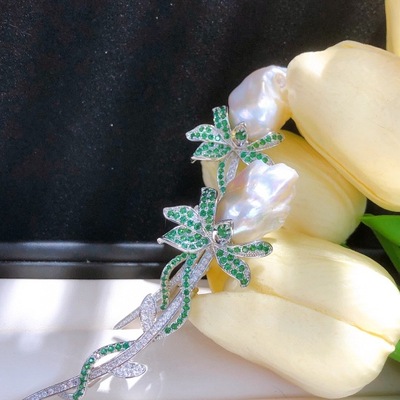 New Cool Pearl Baroque green zircon rose Brooch Sternum Accessories Retro and exquisite trend