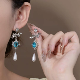 耳环;耳钉;项链